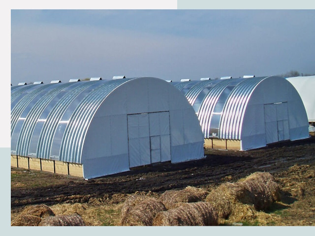 Сельскохозяйственные здания в Мысках